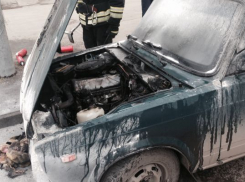 Легковушка загорелась в одном из дворов Ессентуков