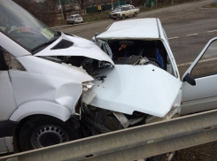 В маршрутку с детьми врезался внезапно умерший от сердечного приступа водитель «Оки» на Ставрополье