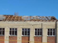 Сильный ветер разрушил крышу школы Ставрополья
