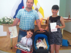 Новорожденному младенцу подарили «Мерседес» на Ставрополье