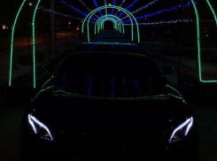 Заехавшего на тротуар ради фотографии автохама сдали полиции жители Ставрополя