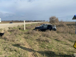 Пожилой водитель погиб в перевернувшемся авто на трассе Нефтекумского округа