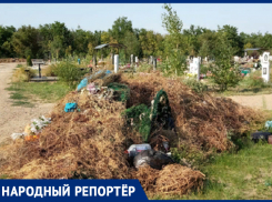 Мусорные горы на кладбище Ставрополья заметила местная жительница