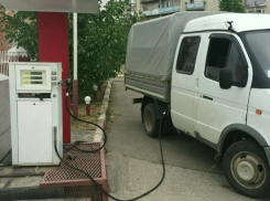 Мошенник сделал 20 миллионов рублей на незаконной заправке автомобилей в Ставропольском крае