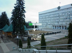 В Пятигорске устанавливают каток