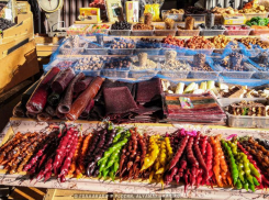 Соленый арбуз, «коричневые коврики» и сыр-спагетти: кисловодский рынок ввел в ступор голландского блогера