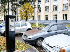 «Езжу на автобусах, что очень странно выглядит в глазах деловых партнеров», - предприниматель из Ставрополя о забитых до отказа парковках