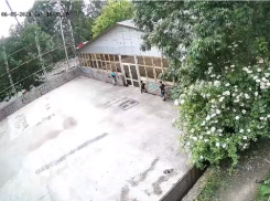 Граффитистов в Центральном парке Ставрополя «поймала» камера наблюдения