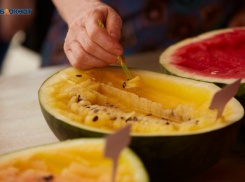 Гастрономический апокалипсис в Пятигорске: бургеры с арбузом и дыней шокируют туристов