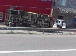 В сети появилось видео аварии с участием семи транспортных средств на Ставрополье