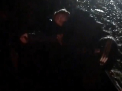 «Не шевелись, не шевелись! По-братски прошу!»: жуткие кадры с поломавшим в аварии позвоночник юношей под Кисловодском