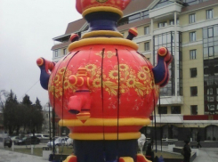 Гигантский самовар появился на центральной площади Ставрополя