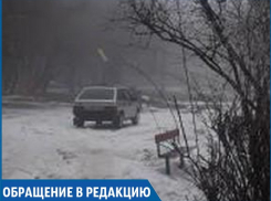 «Умники сломали забор и устроили парковку на детской площадке», - житель Ставрополя