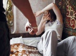 Мужчина до смерти избил мухобойкой свою жену на Ставрополье 