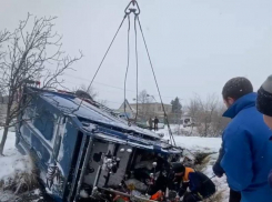 Не мог выбраться из ледяной воды: мусоровозом придавило сотрудника ЖКХ на Ставрополье