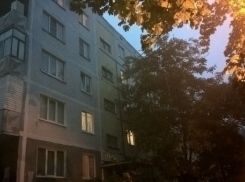 Потопы образовались в квартирах пятиэтажки во время дождя в Ставрополе