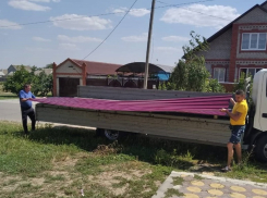 Стройматериалы и денежную компенсацию начали выдавать пострадавшим от стихии в Ипатово