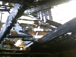 Сильный пожар полностью уничтожил частный дом на Ставрополье