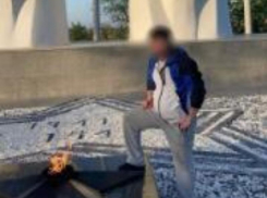 Дело помочившихся на Вечный Огонь в Нефтекумске передано в суд