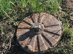 На футбольном поле Новопавловска школьники нашли мину времен ВОВ