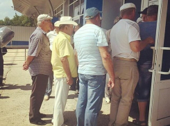 Жители МинВод возмущены беспределом у входа в аэропорт