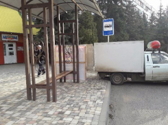 Выгрузкой товара и парковкой на остановке возмутились жители Железноводска