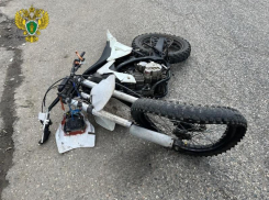 Столкновение мотоцикла и легковушки на Ставрополье законичилось смертью человека 