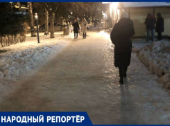 «Лед везде!»: ставропольчане массово жалуются на необработанные дорожки в краевой столице