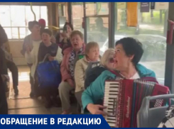 Певцы оккупировали троллейбус 1 в Ставрополе на Первомай 