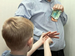 Почти 800 тысяч рублей задолжал сыну нерадивый папаша на Ставрополье