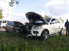 Автоледи из Пятигорска на полной скорости врезалась в легковой автомобиль