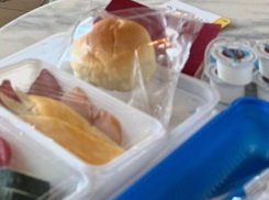 «Это кошмар»: очередной бизнес-зал аэропорта Минвод прославился скудным меню для посетителей