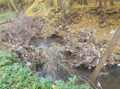 «Мусорная плотина» перегородила реку Ташлу рядом со строящимся детсадом в Ставрополе  