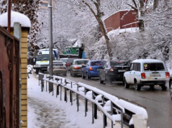 Ставрополь вновь погряз в 9-балльных пробках из-за сильного снегопада