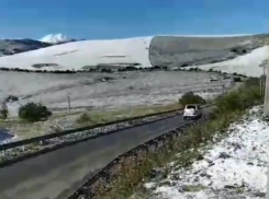 Неожиданно выпавший в сентябре снег под Кисловодском попал на видео 