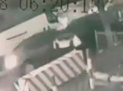 Неизвестный на «легковушке» протаранил несколько автомобилей и бесследно скрылся в Ставрополе