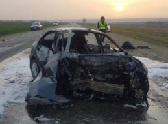 На Ставрополье водитель иномарки сгорел в автомобиле 