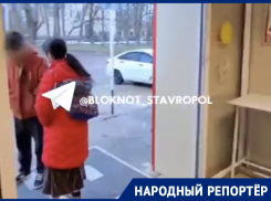 «Провожают до авто и смотрят в глаза»: новая схема заработка детей шокировала ставропольцев