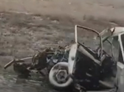 В лобовом столкновении «семерки» с КамАЗом погибли люди на Ставрополье