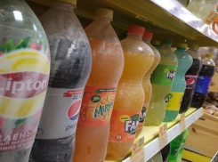 Таинственный хулиган ночью разбил окно супермаркета и испортил товар в Ставрополе