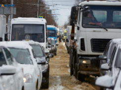 Пробки в 9 баллов напрягли жителей Ставрополя второе утро подряд