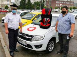 В Ставрополе сотрудники сервиса «Максим» совместно с ГИБДД выдали водителям детские автокресла