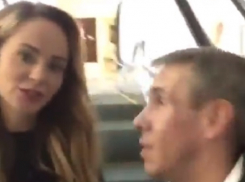 Ставропольская модель Анна Калашникова выступила против «наездов» певца Костюшкина на скандального Панина 