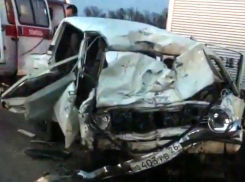 В страшном лобовом столкновении «копейки» и грузовика погибло три человека на Ставрополье