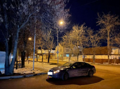 В Ессентуках 71-летняя женщина попала под колеса автомобиля и получила травму спины