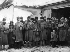 Ставропольцы дарили конфеты и цветы военнопленным в Первую мировую