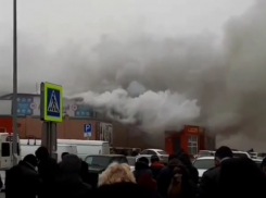 Пожар на рынке «Аргашоковский» в Пятигорске попал на видео 