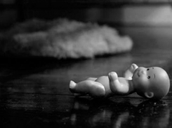 Грудничок задохнулся в кровати с матерью на Ставрополье