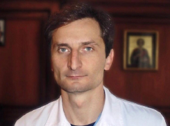 «Это втройне тяжелее»: главврач краевой больницы записал видеообращение к заболевшему CoVID-19 коллеге