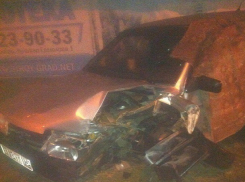 Потерявший управление водитель «девятки» жестко влетел в столб в Ставрополе